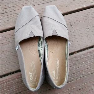 Pre-loved Gray TOMS